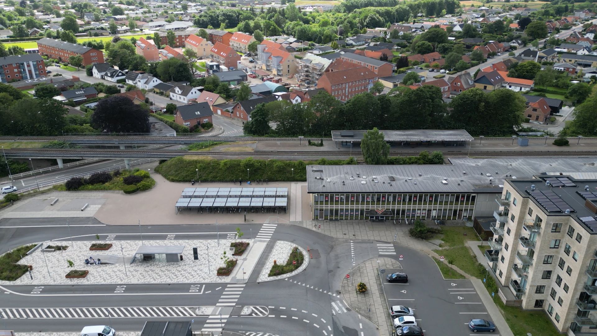 Dronefoto Brønderslev Station juli 2024