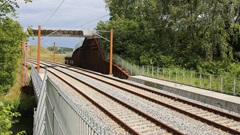 I forbindelse med banebyggeriet blev en lille del af stien Voldgaden lagt på toppen af Vestvolden for at gøre plads til højhastighedsbanen.