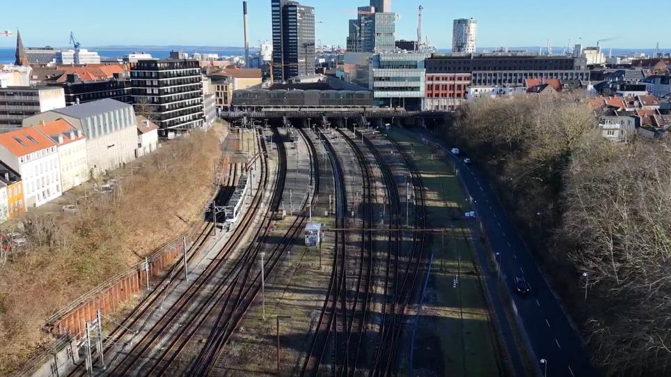 Sporene ved Aarhus H set fra luften