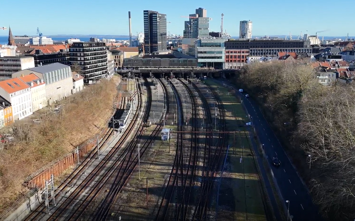 Sporene ved Aarhus H set fra luften